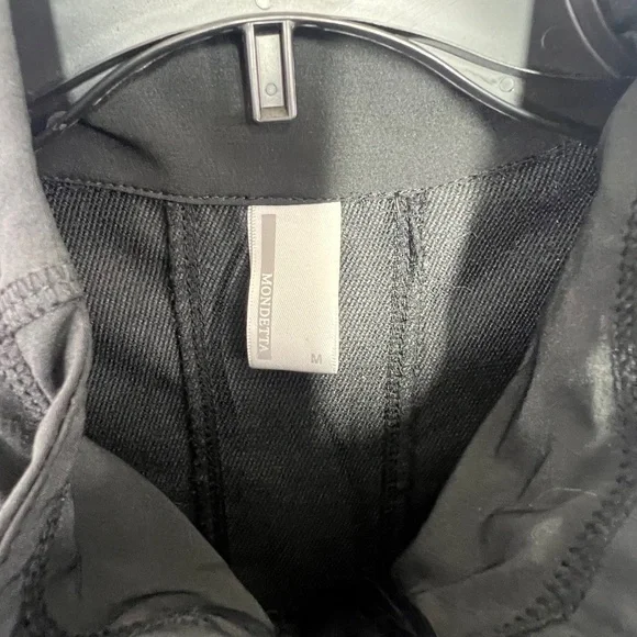 🔥2/$10 |•MONDETTA•| Black Sleeveless Jacket - Picture 4 of 5